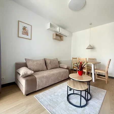 Cozy Szeligowska With Free Parking *