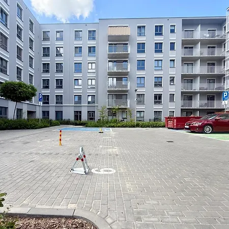 Cozy Szeligowska With Free Parking